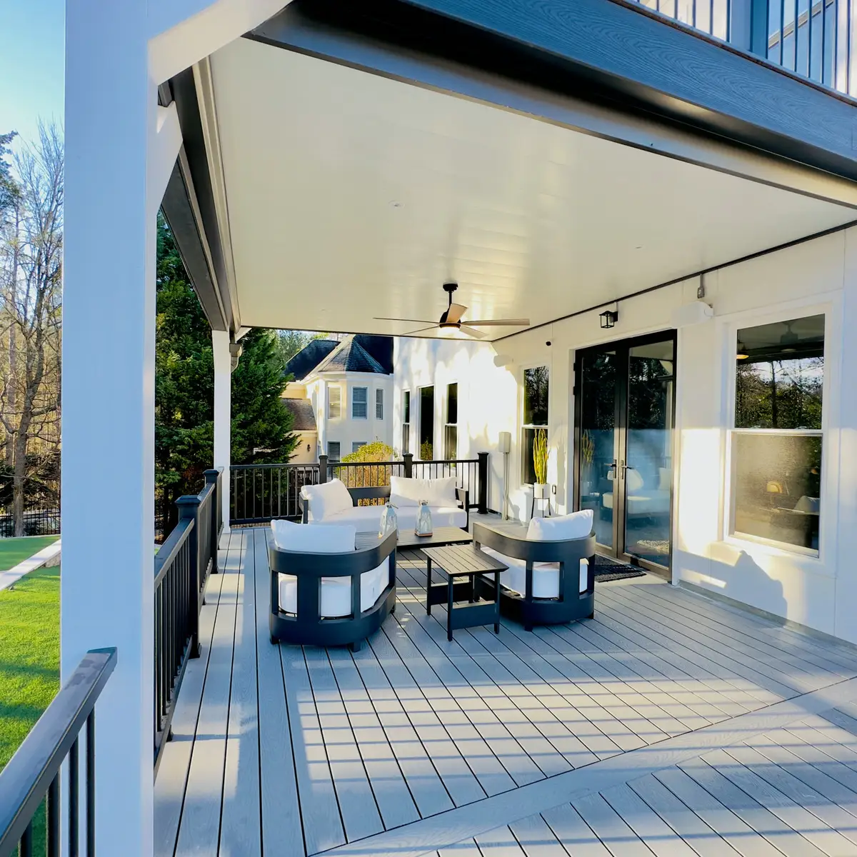 Covered deck with white posts and outdoor furniture